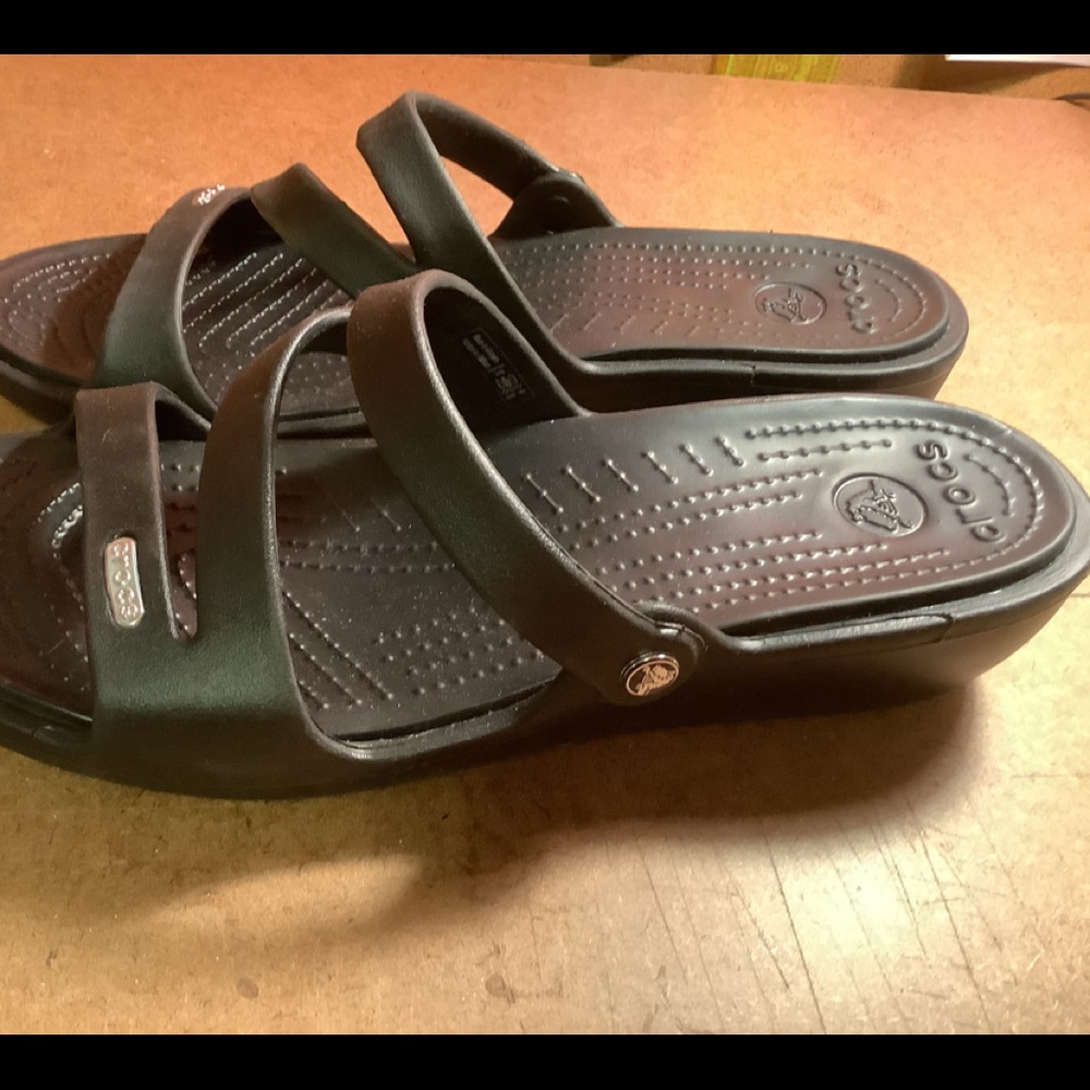 CROCS New, never worn. Women’s size 10